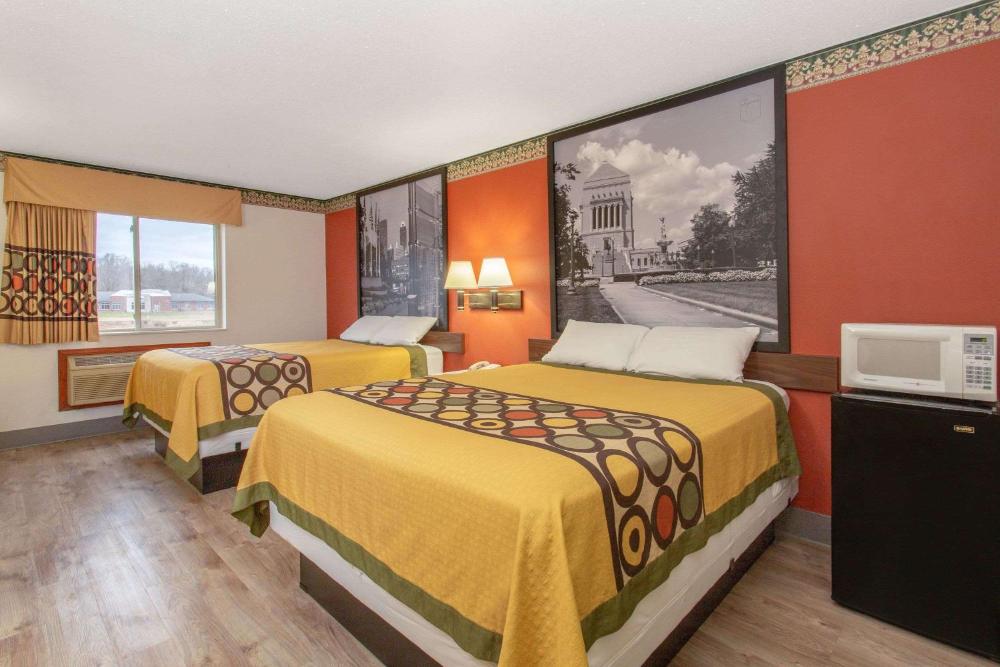 Queen Room with Two Queen Beds - Non-Smoking interior